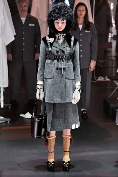 Look 16